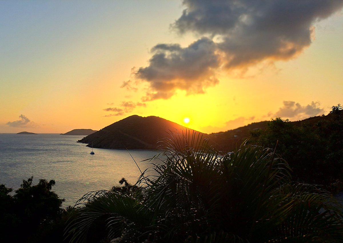 Seasoned Traveler (@seasonedtrav) on Twitter photo I’m following this trail! A #SundaySunset over White Bay, Jost Van Dyke, British Virgin Islands #sunsets #Caribbean #sundaysunsets
Thank you to hosts <a href="/LiveaMemory/">Live a Memory</a> <a href="/leisurelambie/">Alecia | Leisure Lambie</a> <a href="/sl2016_sl/">Seema</a> I’m following this trail! A #SundaySunset over White Bay, Jost Van Dyke, British Virgin Islands #sunsets #Caribbean #sundaysunsets
Thank you to hosts <a href="/LiveaMemory/">Live a Memory</a> <a href="/leisurelambie/">Alecia | Leisure Lambie</a> <a href="/sl2016_sl/">Seema</a>