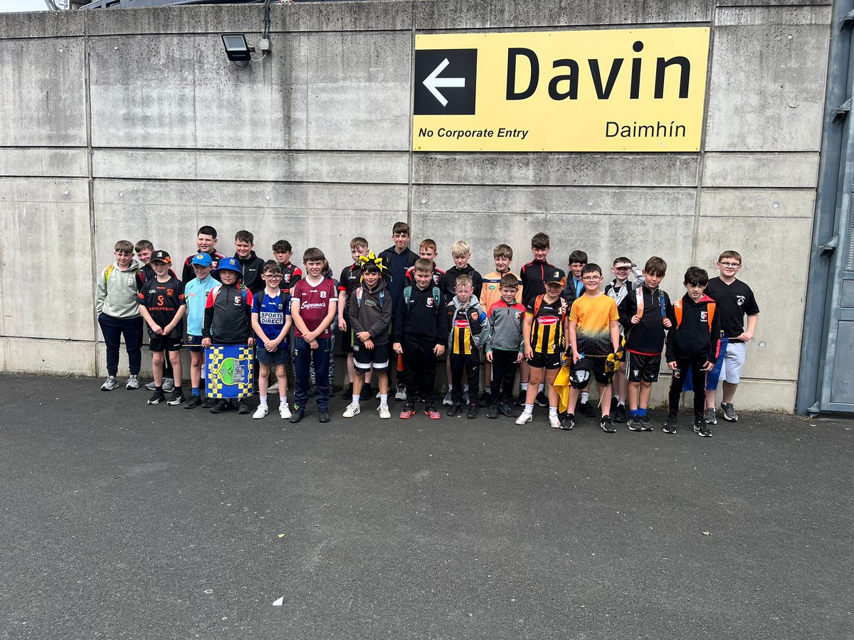 Two busy days with trips to Jones Road. Yesterday Our Táin Óg U18 team pictured in Abbotstown before heading to Croke Park!

After the tournament in Abbotstown, the lad’s paraded around the pitch in Croke Park before the Cork v Dublin Semi-Final!

They met Uachtarán Jarlath
