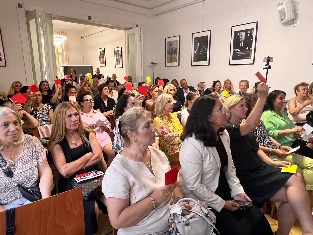 📍3 Temmuz tarihinde Berlin’de Türk Alman Kadınlar Birliği’nin ev sahipliğinde gerçekleşen “Türkiye’de Kadın Cinayetleri Üzerine Gerçekler ve Medyanın Rolü” başlıklı seminerime katılan herkese teşekkür ederim.

➡️Etkinliğimizde emeği geçen ve aktif katılımlarıyla seminere destek