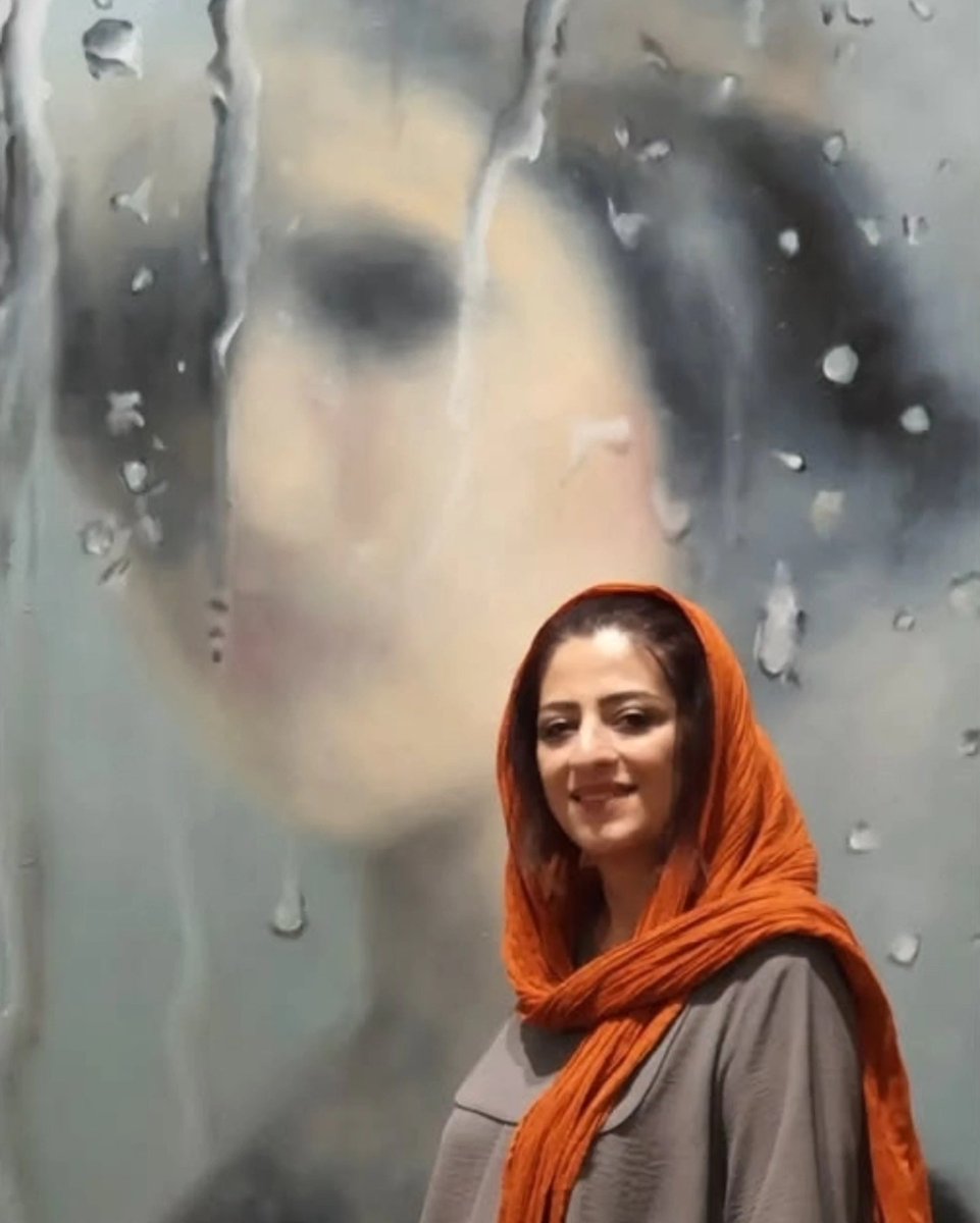 justlikeusiran's tweet image. یک مادر.
معصومه شهریاری کارمند بازنشسته بانک بود که همسایهها او را به عنوان فردی خونگرم، ثابت قدم و عمیقاً باوقار میشناختند. او فرزندانش را با ملایمت و قدرت آرام بزرگ کرد و به آنها آموخت که برای آموزش، مهربانی و حقیقت ارزش قائل شوند.
خانه او مکانی برای شعر و یادگیری بود که با…