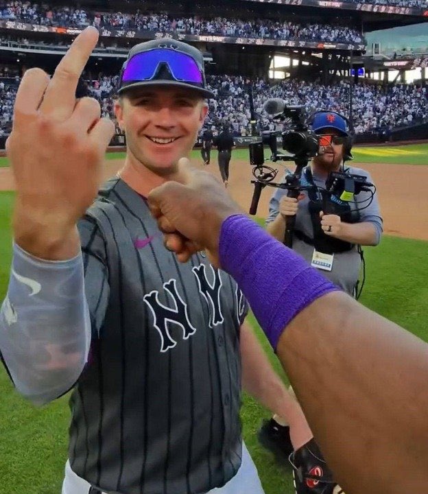 Kevin_J_Hackett's tweet photo. @joshhart https://t.co/WAM9At0Ozg