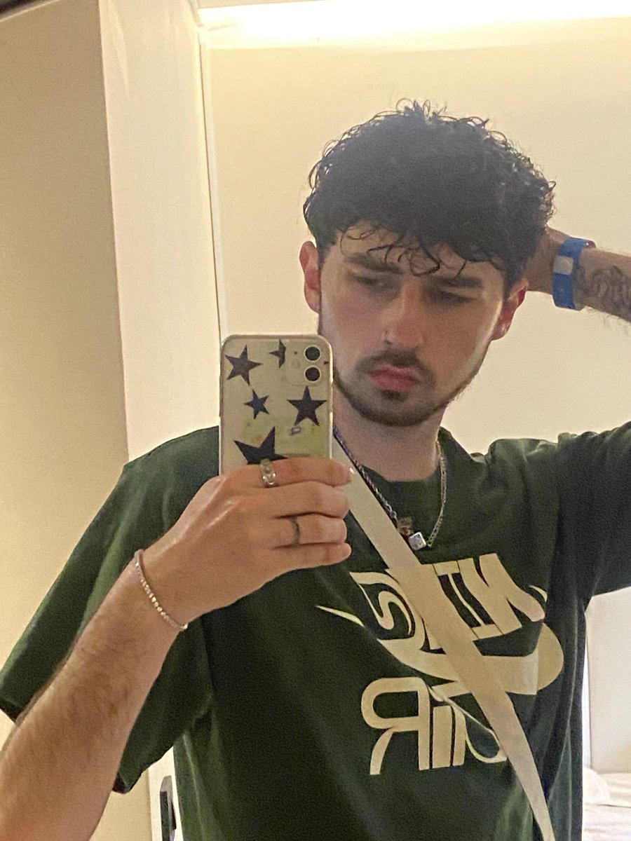 me 🤝🏻 changing my pfp every other week