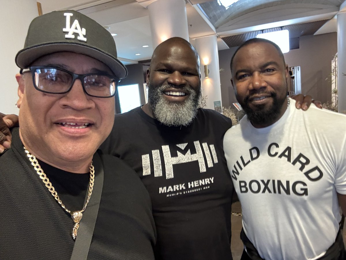 TheREALRIKISHI's tweet image. The boys in town linked up Montreal Comic con .
It was Movie
Good to see these two kings my brothers Mark Henry and Michael Jai White !!!