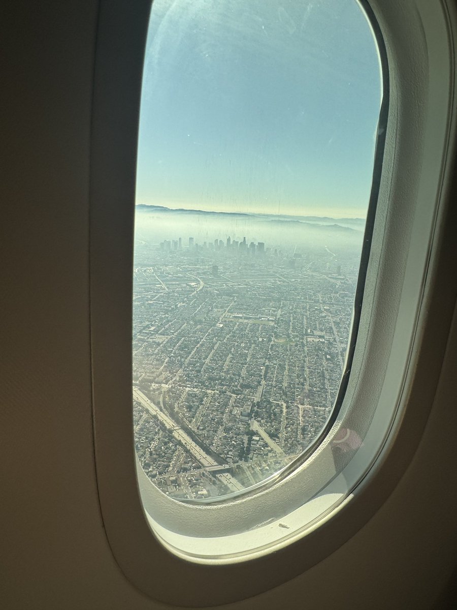 StevenSenshan's tweet photo. Love flying into this city… #LA https://t.co/yBYn0FSTnb