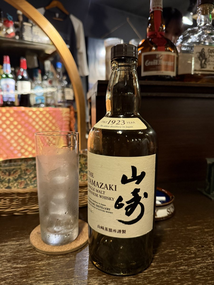 shirotoratora's tweet photo. 今年も同じバーでシメ
サントリー山崎ハイボール https://t.co/JKGOnlL3kq