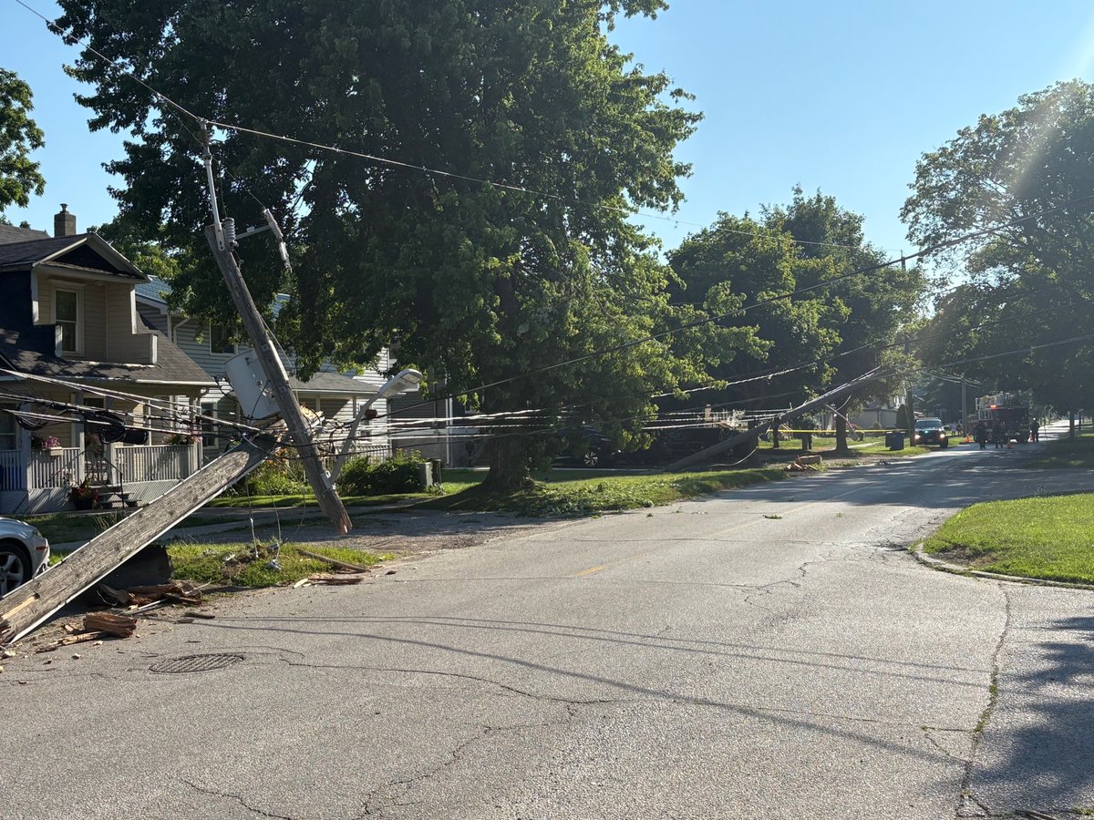 CHATHAM: 350 customers in the Park Ave E. and Park Ave area of Chatham are without power due to a motor vehicle accident. Our crews are on site working to restore as many customers as possible. We apologize for the inconvenience and appreciate your patience.