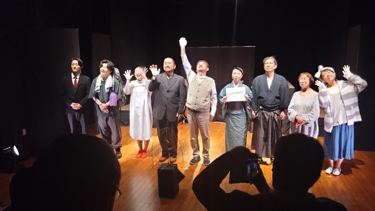 yoshiura_rikka's tweet image. うわの空・藤志郎一座の二人芝居オムニバス『ふたり芝居縛り』を観劇
村木藤志郎さんと西田シャトナーさんの『数式の鳥』がとにかく最高でした!
子気味良いテンポで繰り出される怒涛の掛け合い
そこかしこで観客席から漏れる笑い声
アドリブかと思いきやしっかりと伏線回収…