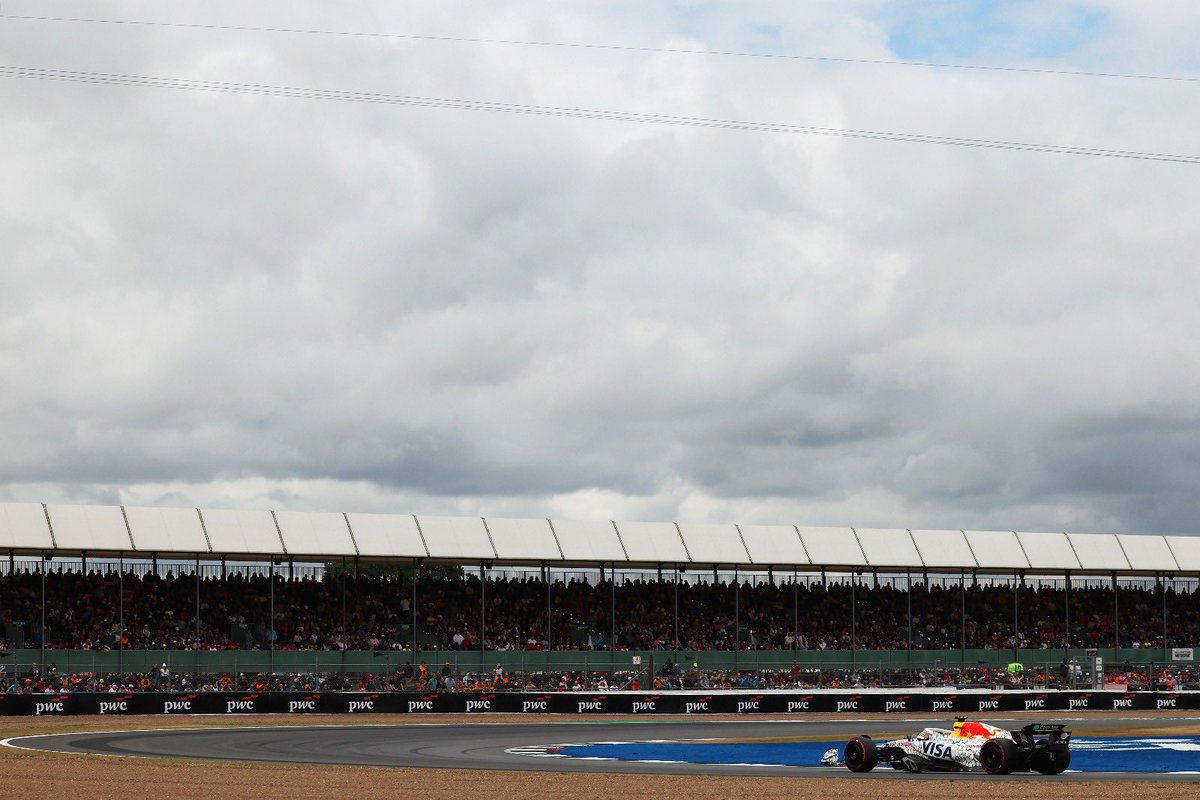 The cars are heading to the grid and we are all set for the start of the 59th running of the British Grand Prix at Silverstone. 

#BritishGP #BRDC #Silverstone