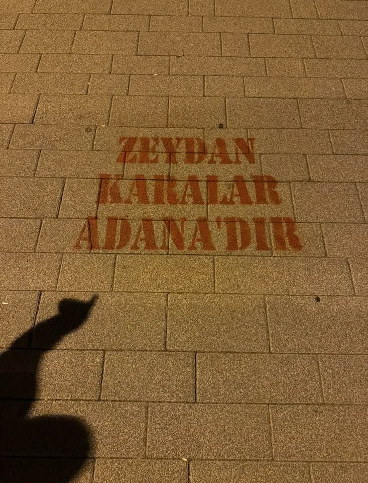 Zeydan Karalar Bu kumaş leke tutmaz tutmaz...