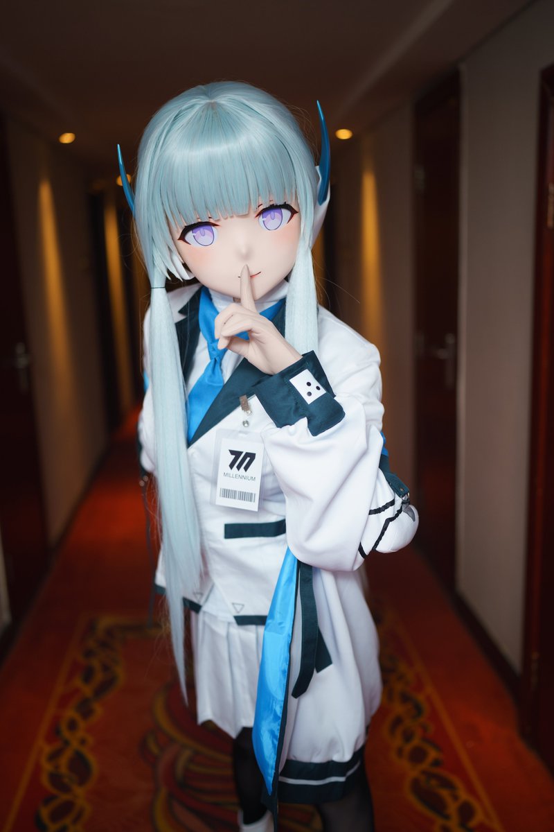 “sensei~，今天的事情是秘~密~哦~”

📸：<a href="/nemuzuki99/">眠月</a>
🎭：<a href="/harinezumiws/">刺猬工坊</a>

#kigurumi 
#着ぐるみ 
#BlueArchive