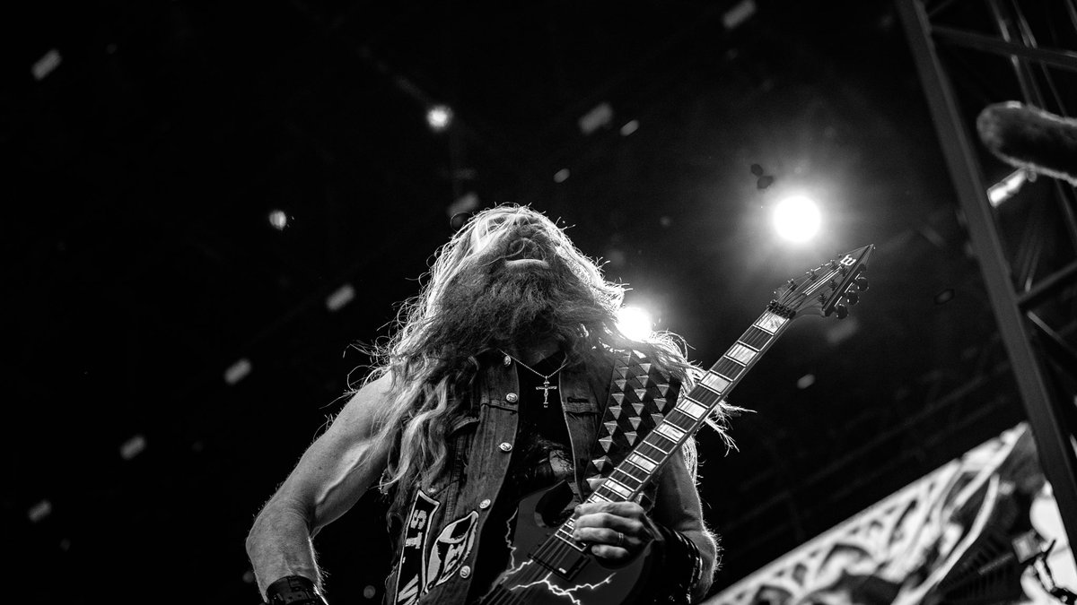 Pantera's tweet image. Photos from #backtothebeginning - Such an amazing show! Thanks to @OzzyOsbourne @tonyiommi @geezerbutler @billwarddrums @BlackSabbath for including us in this landmark event.
📷: @metaldavemedia