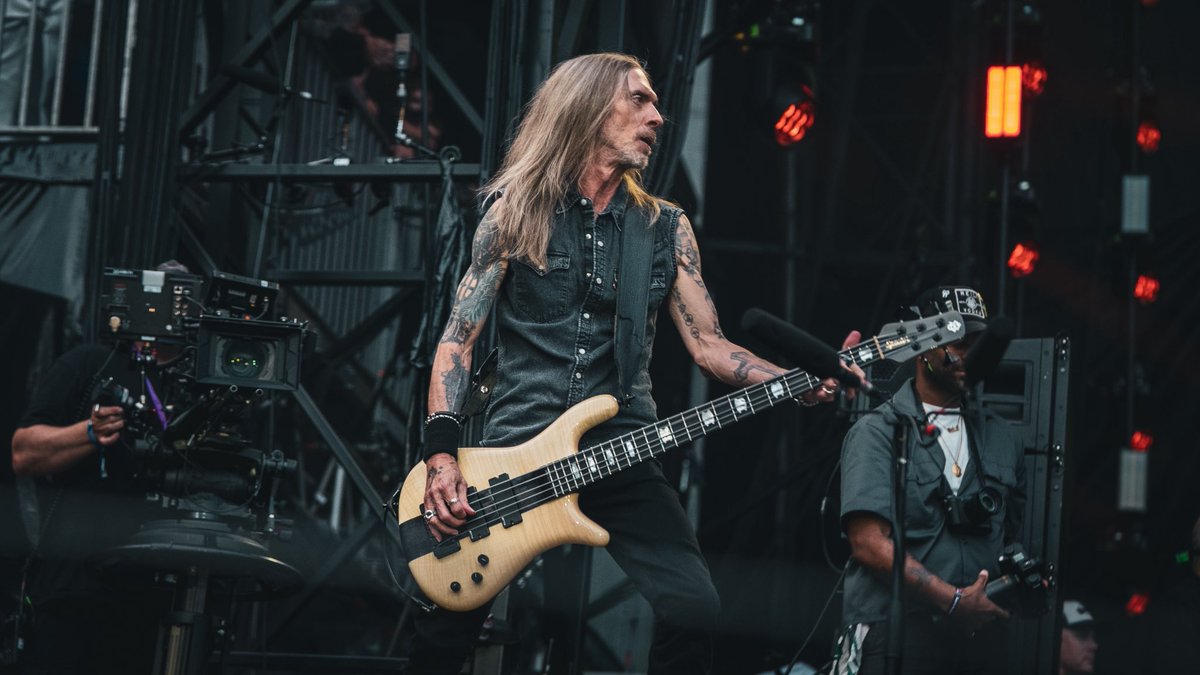 Pantera's tweet image. Photos from #backtothebeginning - Such an amazing show! Thanks to @OzzyOsbourne @tonyiommi @geezerbutler @billwarddrums @BlackSabbath for including us in this landmark event.
📷: @metaldavemedia