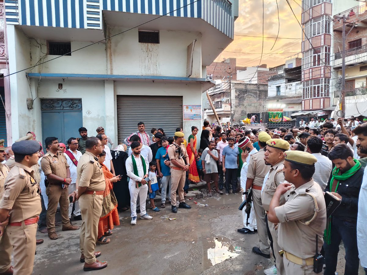 Mirzapur Police (@mirzapurpolice) on Twitter photo .<a href="/DM_MIRZAPUR/">DM MIRZAPUR - рдореЗрд░реА рдорд╛рдЯреА-рдореЗрд░рд╛ рджреЗрд╢</a> рджреНрд╡рд╛рд░рд╛ #рд╕реЛрдореЗрди_рдмрд░реНрдорд╛ #SSP_Mirzpaur рдХреЗ рд╕рд╛рде рдореБрд╣рд░реНрд░рдо рдкрд░реНрд╡ рдкрд░ рдЬреБрд▓реВрд╕/рдХрд╛рд░реНрдпрдХреНрд░рдо рдХреЛ рд╕рдХреБрд╢рд▓ рд╕рдореНрдкрдиреНрди рдХрд░рд╛рдиреЗ рд╡ рдЬрдирдкрдж рдореЗрдВ рд╢рд╛рдВрддрд┐/рд╕реБрд░рдХреНрд╖рд╛ рдПрд╡рдВ рдХрд╛рдиреВрди рд╡реНрдпрд╡рд╕реНрдерд╛ рдХреЛ рдЕрдХреНрд╖реБрдгреНрдг рд░рдЦрдиреЗ рд╣реЗрддреБ рдирдЧрд░ рдХреНрд╖реЗрддреНрд░ рдореЗ рдкрд░реНрдпрд╛рдкреНрдд рдкреБрд▓рд┐рд╕ рдмрд▓ рдХреЗ рд╕рд╛рде рднреНрд░рдордг рдХрд░ рд▓рд┐рдпрд╛ рдЧрдпрд╛ рд╕реБрд░рдХреНрд╖рд╛-рд╡реНрдпрд╡рд╕реНрдерд╛ рдХрд╛ рдЬрд╛рдпрдЬрд╛ред
#UPPolice #Mirzapur .<a href="/DM_MIRZAPUR/">DM MIRZAPUR - рдореЗрд░реА рдорд╛рдЯреА-рдореЗрд░рд╛ рджреЗрд╢</a> рджреНрд╡рд╛рд░рд╛ #рд╕реЛрдореЗрди_рдмрд░реНрдорд╛ #SSP_Mirzpaur рдХреЗ рд╕рд╛рде рдореБрд╣рд░реНрд░рдо рдкрд░реНрд╡ рдкрд░ рдЬреБрд▓реВрд╕/рдХрд╛рд░реНрдпрдХреНрд░рдо рдХреЛ рд╕рдХреБрд╢рд▓ рд╕рдореНрдкрдиреНрди рдХрд░рд╛рдиреЗ рд╡ рдЬрдирдкрдж рдореЗрдВ рд╢рд╛рдВрддрд┐/рд╕реБрд░рдХреНрд╖рд╛ рдПрд╡рдВ рдХрд╛рдиреВрди рд╡реНрдпрд╡рд╕реНрдерд╛ рдХреЛ рдЕрдХреНрд╖реБрдгреНрдг рд░рдЦрдиреЗ рд╣реЗрддреБ рдирдЧрд░ рдХреНрд╖реЗрддреНрд░ рдореЗ рдкрд░реНрдпрд╛рдкреНрдд рдкреБрд▓рд┐рд╕ рдмрд▓ рдХреЗ рд╕рд╛рде рднреНрд░рдордг рдХрд░ рд▓рд┐рдпрд╛ рдЧрдпрд╛ рд╕реБрд░рдХреНрд╖рд╛-рд╡реНрдпрд╡рд╕реНрдерд╛ рдХрд╛ рдЬрд╛рдпрдЬрд╛ред
#UPPolice #Mirzapur