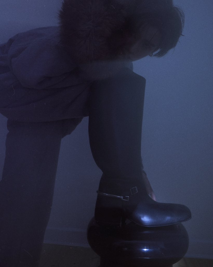 พีพี กฤษฏ์ อำนวยเดชกร แบรนด์แอมบาสเดอร์คนสำคัญของ Balenciaga ในลุคที่ 40 จาก Balenciaga คอลเล็กชั่นฤดูหนาว 2025 เตรียมบินลัดฟ้าสู่กรุงปารีสเพื่อเข้าร่วมแฟชั่นโชว์คอลเล็กชั่นกูตูร์ครั้งที่ 54 ของ Balenciaga
 
#PPKritTakesParis2025 #BalenciagaxPPKrit #Balenciaga #PPKritt