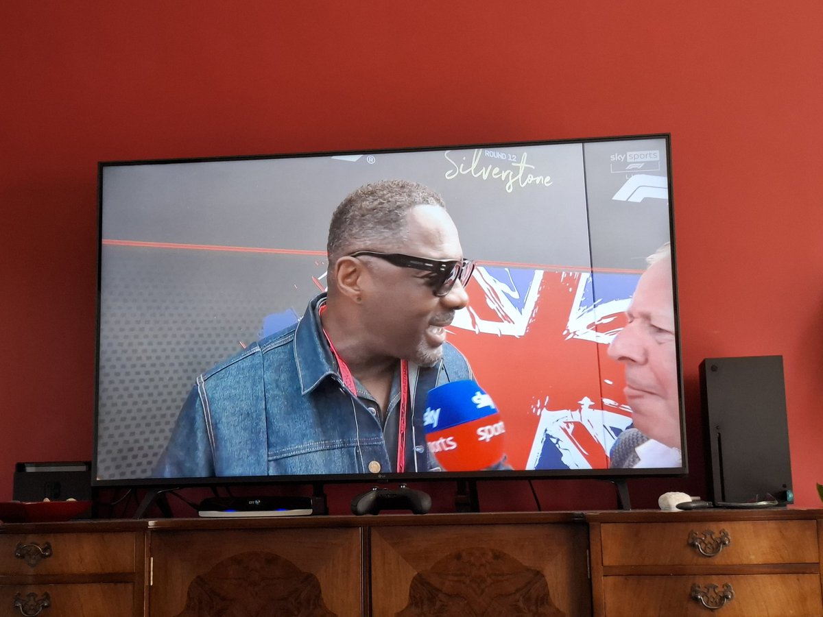 Idris and <a href="/IanWright0/">Ian Wright</a> at the F1 ... I'm in heaven 😍