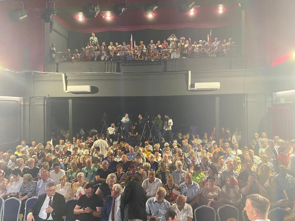 Zbigniew Bogucki🇵🇱 (@boguckizbigniew) on Twitter photo Już za chwilę w #Szczecin rozpocznie się spotkanie z Prezesem <a href="/pisorgpl/">Prawo i Sprawiedliwość</a> <a href="/OficjalnyJK/">Jarosław Kaczyński</a> Jarosławem Kaczyńskim. Ponad 300 osób już z nami 💪🇵🇱 Zaczynamy o 16.00‼️ Zapraszama do śledzenia transmisji ze spotkania, na żywo w mediach społecznościowych Prawa i Sprawiedliwości. Już za chwilę w #Szczecin rozpocznie się spotkanie z Prezesem <a href="/pisorgpl/">Prawo i Sprawiedliwość</a> <a href="/OficjalnyJK/">Jarosław Kaczyński</a> Jarosławem Kaczyńskim. Ponad 300 osób już z nami 💪🇵🇱 Zaczynamy o 16.00‼️ Zapraszama do śledzenia transmisji ze spotkania, na żywo w mediach społecznościowych Prawa i Sprawiedliwości.