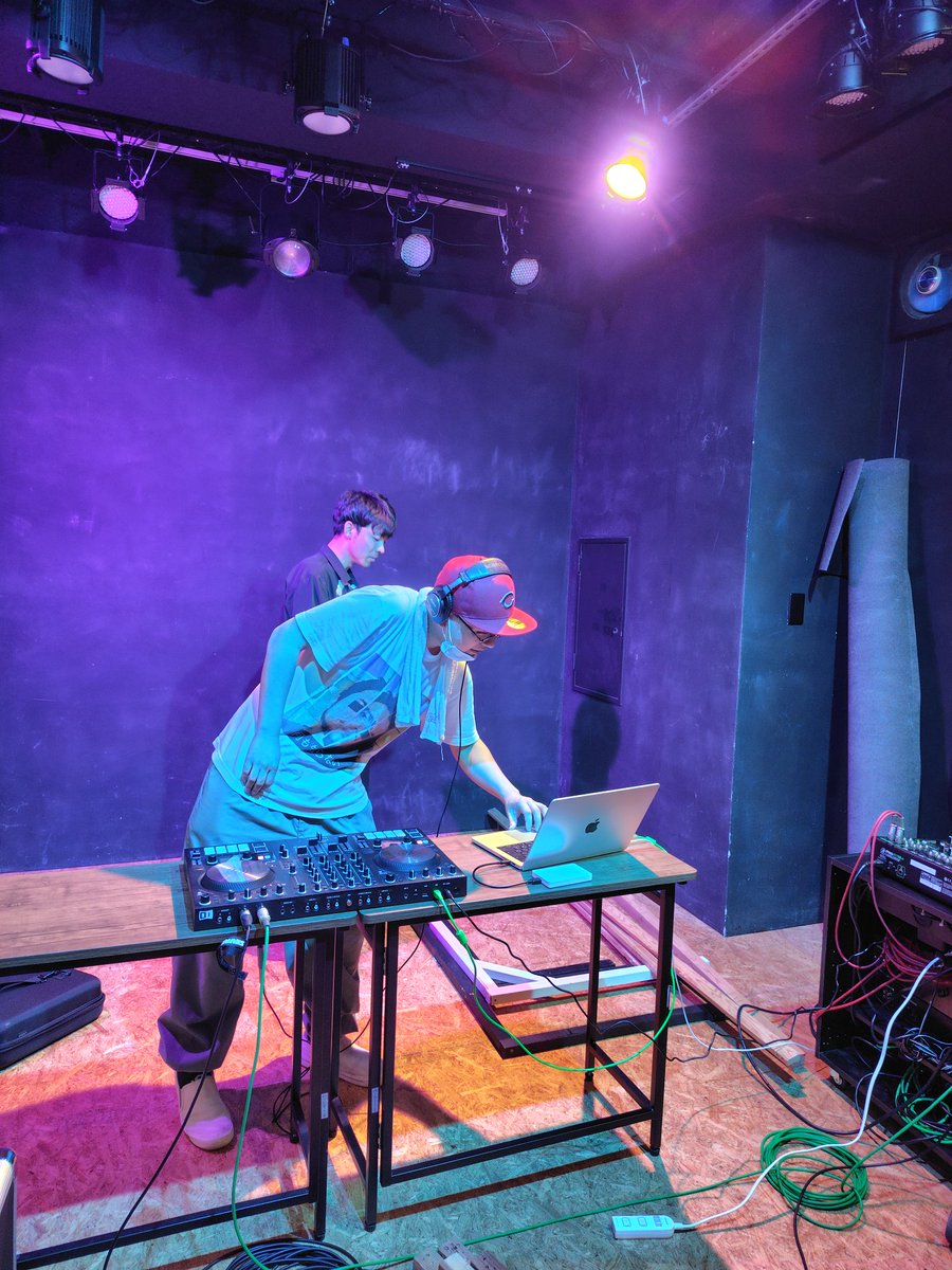 7月19日の120◯ENプロデュース公演と8月のSDTs演劇祭へ向けて客席を組んだZE★
作業を名人（ウルトラのアレ。）DJが盛り上げてくれたZE☆
有難う！楽しかったデス🐤
#SDTs演劇祭
#イヨイヨの足音
#ご予約お待ちしておりワッショイ🌻