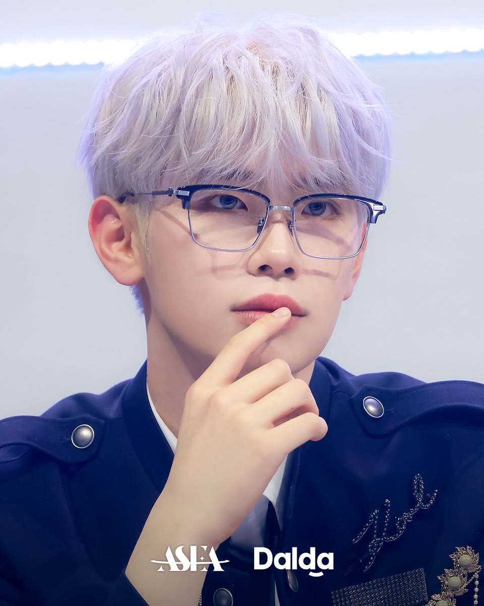 【📷ASEA2025写真】

K-pop ファンダムコミュニティのdaldaさんが、先日開催のASEAの画像をアップしています🐥

🔗 dalda.io/board/zerobase…

#ZEROBASEONE #ZB1 #제로베이스원 
#キムテレ  #KIMTAERAE  #김태래