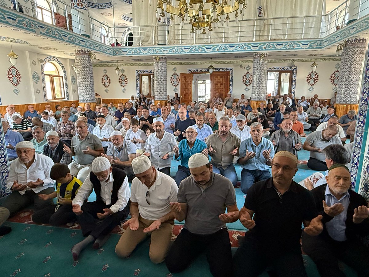 📍Yukarıardıç Mahallemizdeyiz

İlçe Başkanımız Yasin Sarıçiçek ve Ziraat Odası Başkanımız Haydar Gürsu ile birlikte, önceki dönem Ziraat Odası Başkanlarımızdan Yılmaz Gezer'in kıymetli eşi merhume Meryem Gezer hanımefendinin ruhuna ithafen düzenlenen Mevlid-i Şerif programına