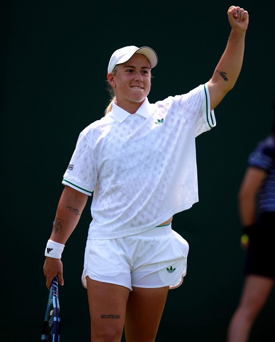 Hadn’t heard of Kartal before today, but her 1980s soccer style fit at Wimbledon is amazing