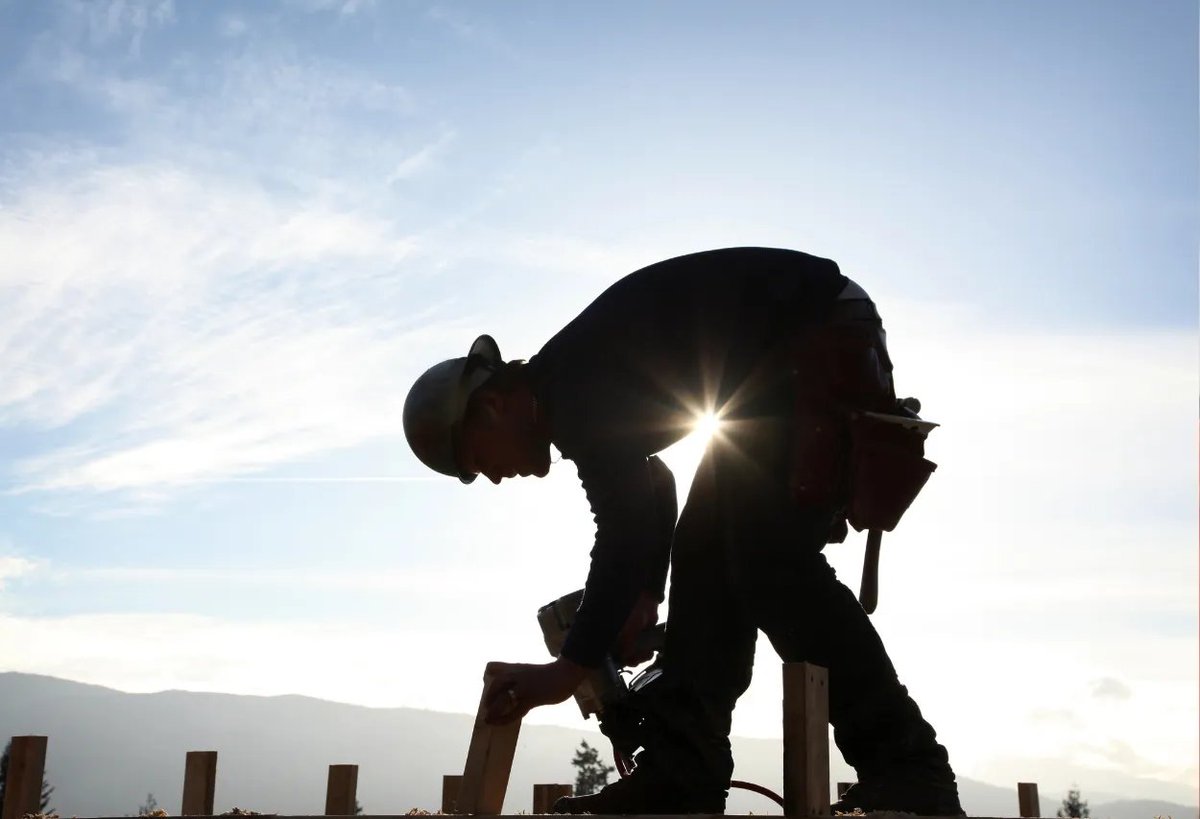 The Vigilant Fox 🦊 (@vigilantfox) on Twitter photo <a href="/MidwesternDoc/">A Midwestern Doctor</a> Here’s a shocker:
Outdoor workers get 3–10 times the UV exposure of indoor workers.
Yet they have lower melanoma rates.
Melanomas often appear on sun-protected body parts.
Studies even show sunscreen doesn’t reduce melanoma risk. It may increase it!
The truth is that sun <a href="/MidwesternDoc/">A Midwestern Doctor</a> Here’s a shocker:
Outdoor workers get 3–10 times the UV exposure of indoor workers.
Yet they have lower melanoma rates.
Melanomas often appear on sun-protected body parts.
Studies even show sunscreen doesn’t reduce melanoma risk. It may increase it!
The truth is that sun