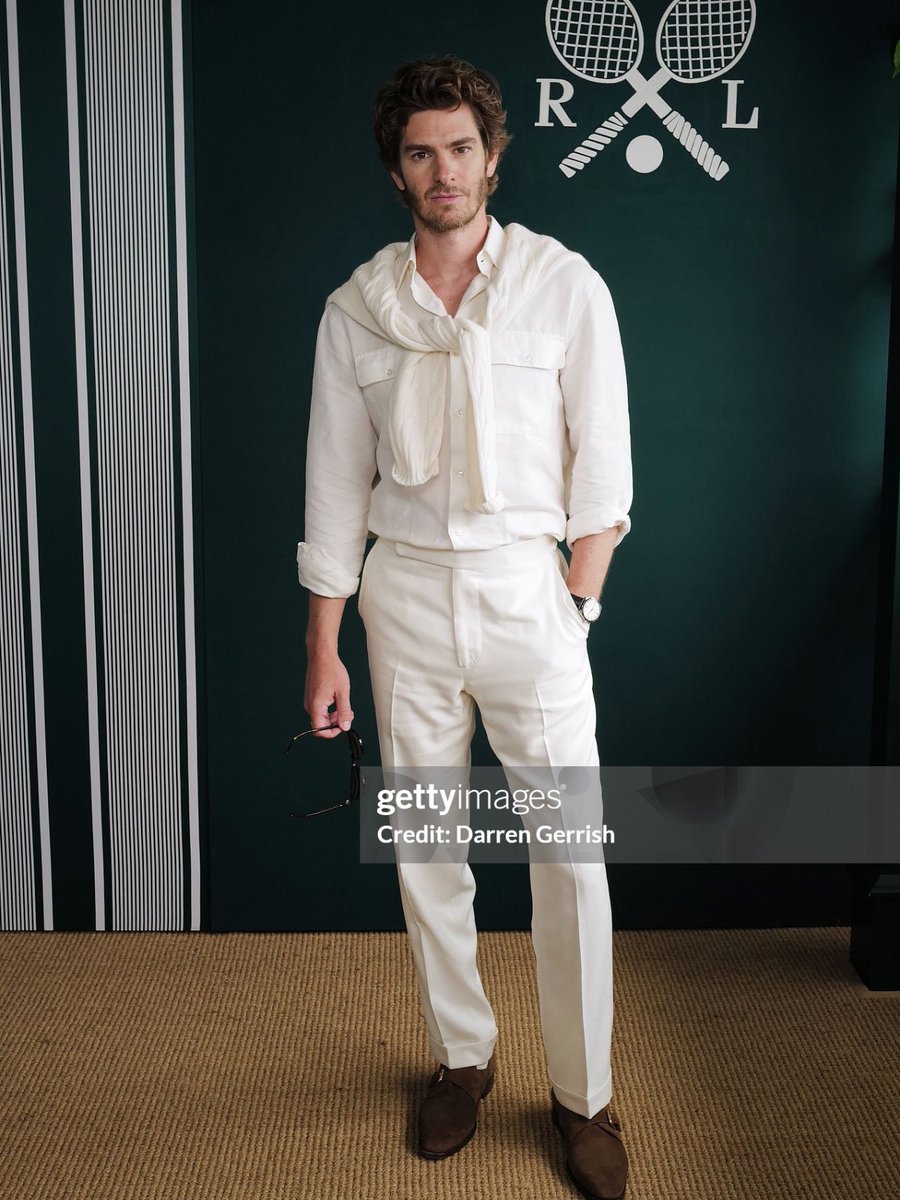 AndrewLatamUp's tweet photo. 📸| Más imágenes de Andrew Garfield en Wimbledon. https://t.co/rPIaJoi7j8