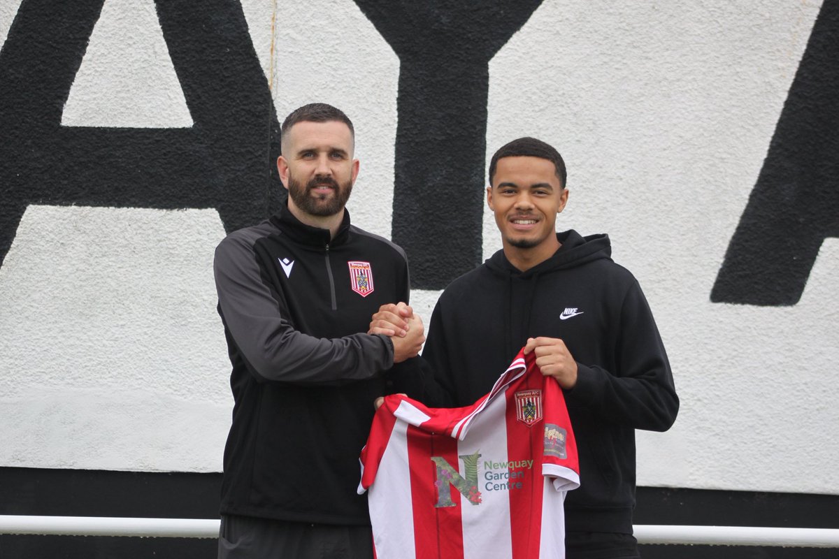 𝑵𝒆𝒘 𝑺𝒊𝒈𝒏𝒊𝒏𝒈 ✍️

Newquay AFC are delighted to announce the new signing of Rhys Simmonds! Welcome to Mount Wise Rhys.🙌

Chairman Jack Hunter said

“We’re thrilled to confirm the signing of Rhys a player who was a prime target for us and whose arrival is a major coup for