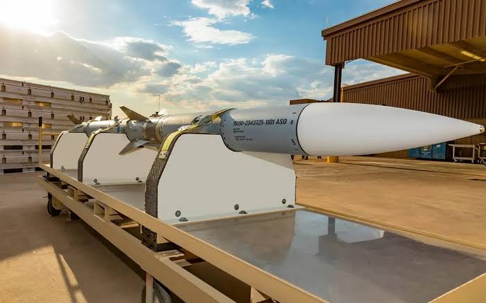 🇵🇰Pakistan Hava Kuvvetleri Komutanı, F-16 filosu için AIM-120D füze anlaşmasıyla ilgili Washington'ı ziyaret ediyor.

Pakistan, 2006'da edinilen eski AIM-120C-5 füzelerinin yerine F-16 Block 52 jetlerini AIM-120D  AMRAAM hava-hava füzeleri ile donatmayı amaçlıyor.