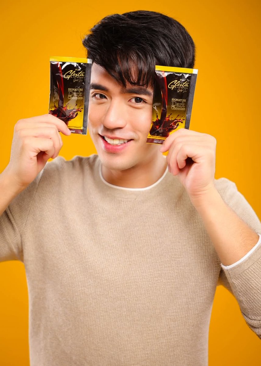 bardaupdates's tweet photo. Pampainit sa malamig na panahon! Here's GLUTALIPO Gold Series' Signature Dark Chocolate drink!

Kaya pala always cool and pogi ng ating Pamabansang Ginoo, ito pala ang iniinom? 🤩

Gets yours thru GLUTALIPO official social media pages ✨

#DavidLicauco #GLUTALIPO
#BarDaBrands https://t.co/Ld9aXWahyt