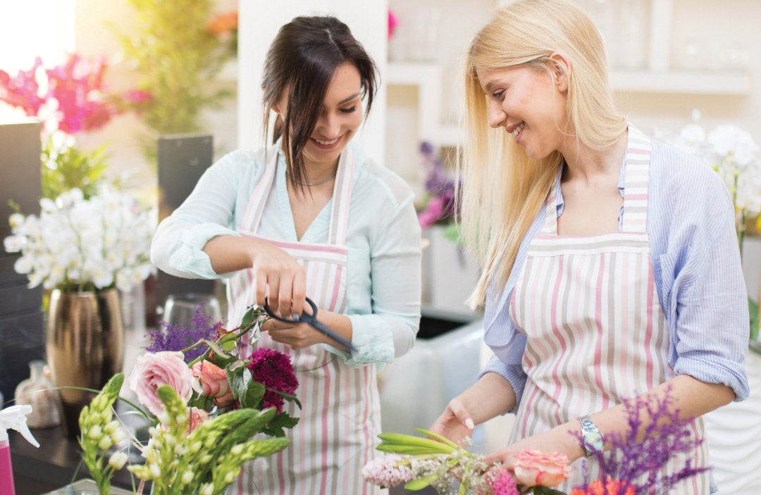 Sip, snack, and style your own bouquet at Design and Wine on Wednesday, July 30 from 6 to 8 p.m. Hosted by some of Omaha’s top floral designers, this evening will explore botanical design as you create your own fabulous arrangement!

Get tickets at: ow.ly/o9J050WizHF