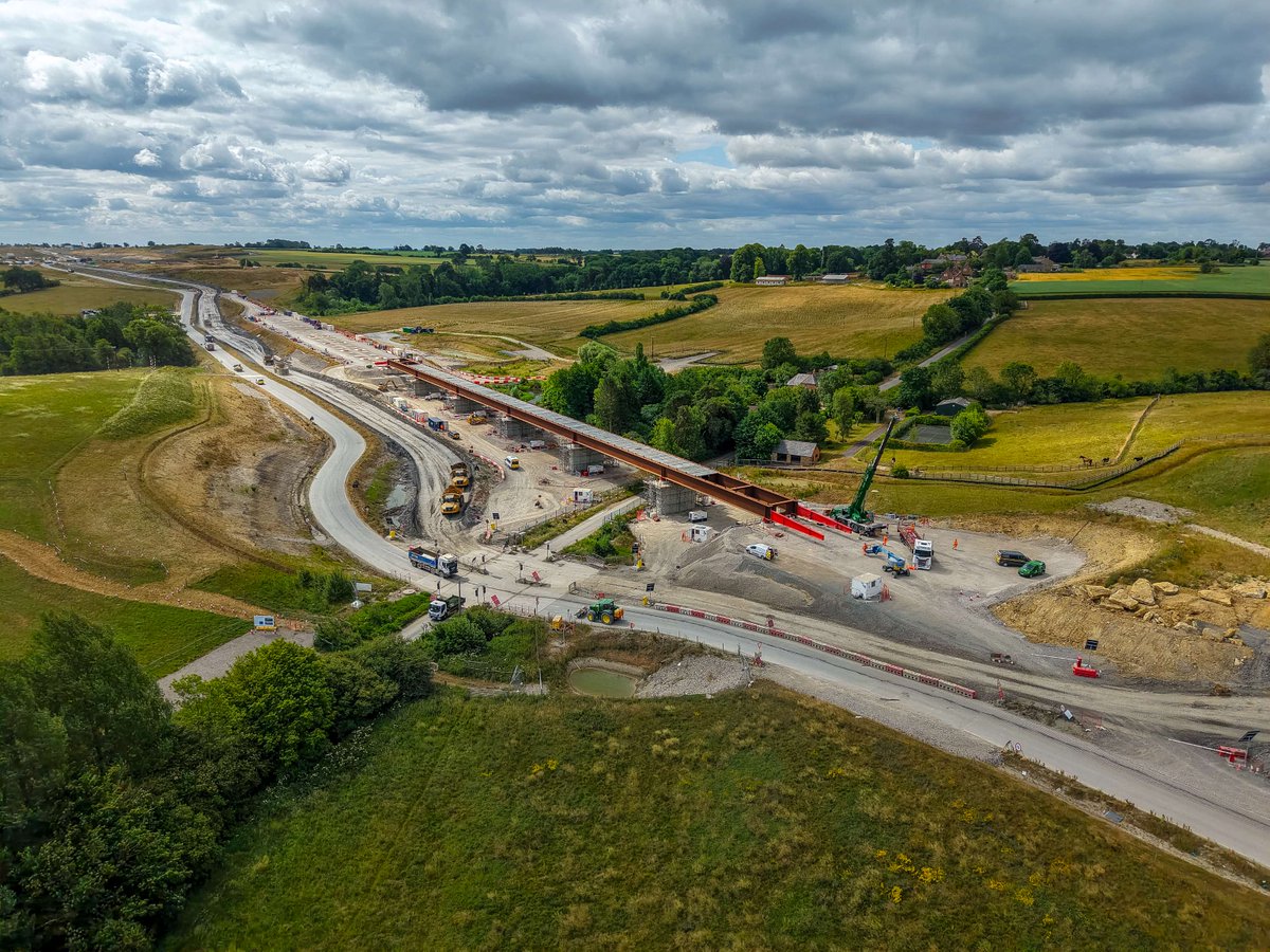 HS2ltd's tweet image. Some recent 📸's of our construction progress👇
An aerial view of the Lower Thorpe Viaduct deck installed in its final position 📷.
The first launch of the M6 South viaduct 'East Deck' 📷.
A striking view of the Colne Valley Viaduct, curving over the lakes 📷.
#HS2InPictures