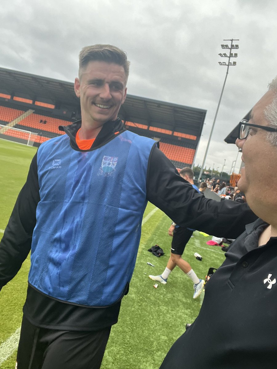 Ian Abrahams (Moose) (@broadcastmoose) on Twitter photo Great catching up with Oli Hawkins at <a href="/BarnetFC/">(C) Barnet FC ๐</a> Community Fun Day, good luck this season my friend Great catching up with Oli Hawkins at <a href="/BarnetFC/">(C) Barnet FC ๐</a> Community Fun Day, good luck this season my friend