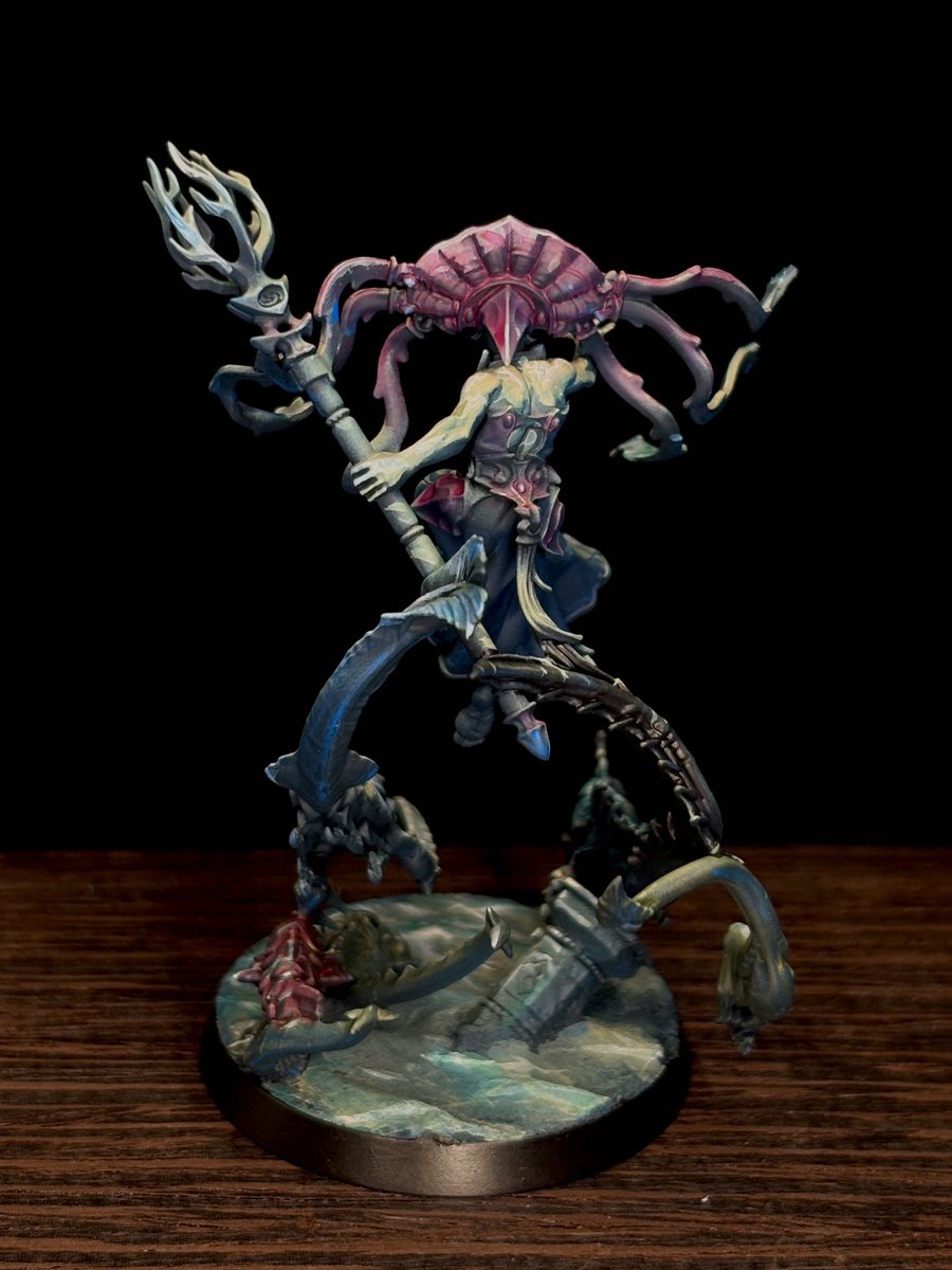 Zac painted up Mathaela: Oracle of the Abyss! He tried to do an underwater sunlight effect, and it was a fun experiment!

See more here: instagram.com/p/DLvPpFWSA9w/…

#AdWIP
#IdonethDeepkin
#WarhammerCommunity
