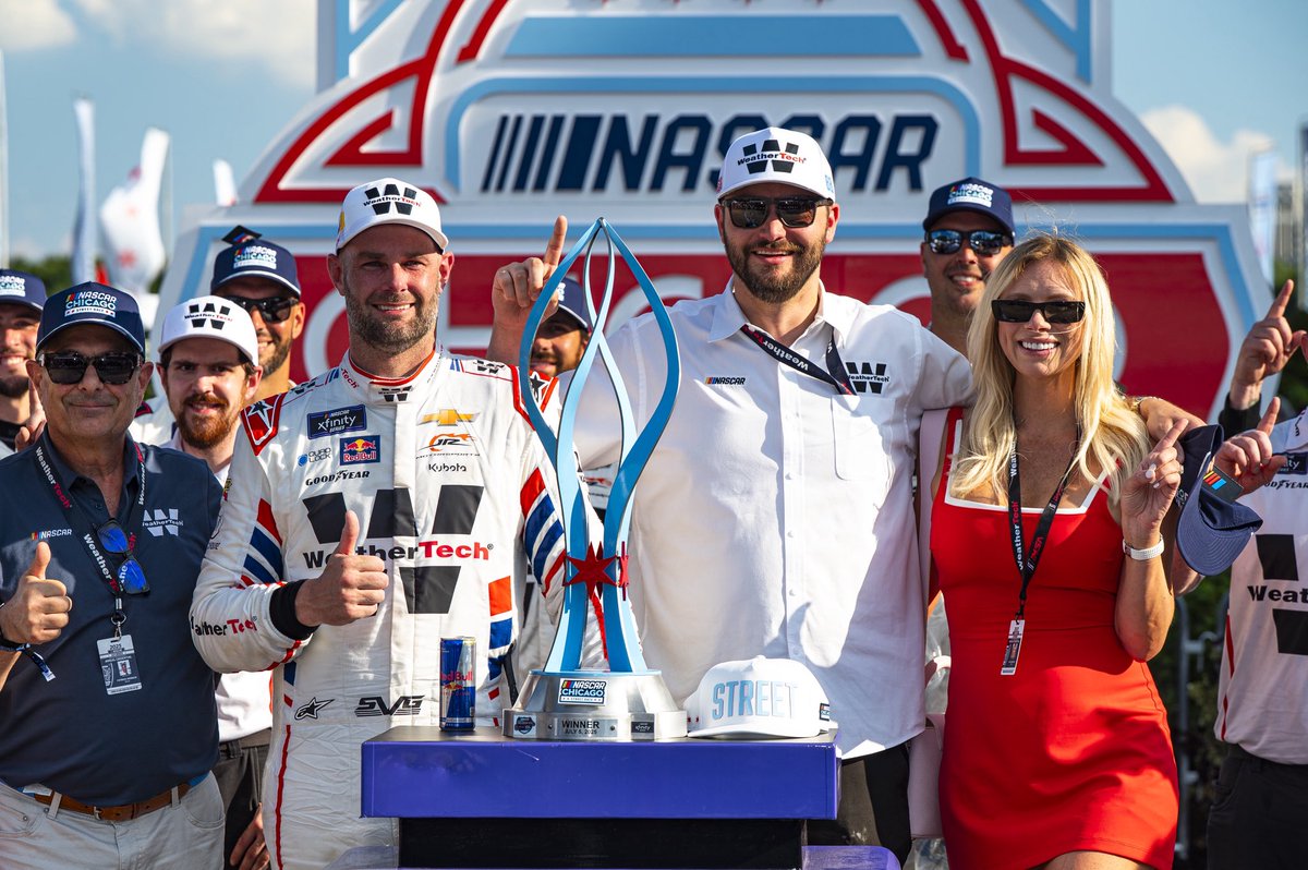 1 down 1 more to go today! Epic drive yesterday by this stud! <a href="/shanevg97/">Shane van Gisbergen</a>