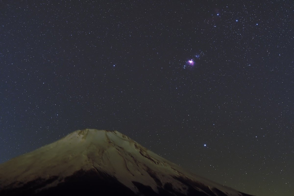 astropics's tweet image. Orion setting behind Mount Fuji