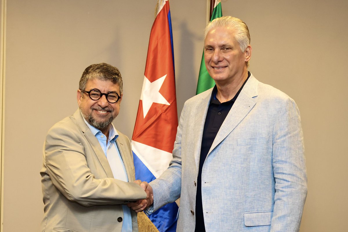 Presidencia Cuba 🇨🇺 (@presidenciacuba) on Twitter photo 🇨🇺| El presidente <a href="/DiazCanelB/">Miguel Díaz-Canel Bermúdez</a> se reunió esta mañana en Rio de Janeiro con el alcalde del municipio Maricá, Washington Quaquá, a quien consideró un gran amigo de #Cuba.
El encuentro se da en el marco de su participación en la Cumbre de los #BRICS.
🧵 🇨🇺| El presidente <a href="/DiazCanelB/">Miguel Díaz-Canel Bermúdez</a> se reunió esta mañana en Rio de Janeiro con el alcalde del municipio Maricá, Washington Quaquá, a quien consideró un gran amigo de #Cuba.
El encuentro se da en el marco de su participación en la Cumbre de los #BRICS.
🧵
