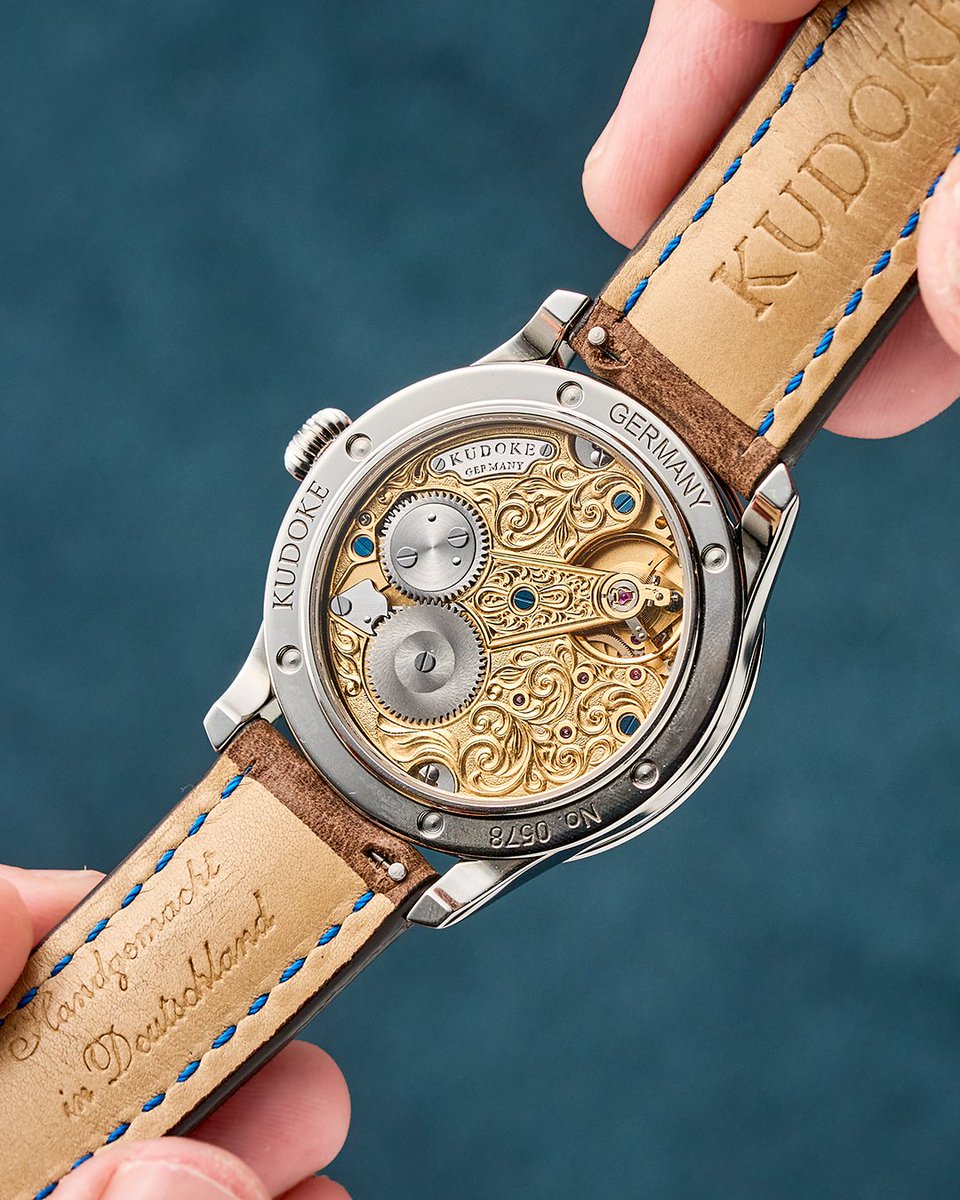 baldassarreted's tweet image. We’re taking a look at the blue dial version of the Kudoke 2 from the German watchmaker Kudoke. This 2019 GPHG “Petite Aigulle” award winner is 39mm in steel, and features a 24-hour day/night indication that is completely hand engraved. 

#Watches #IndependentWatches #kudoke