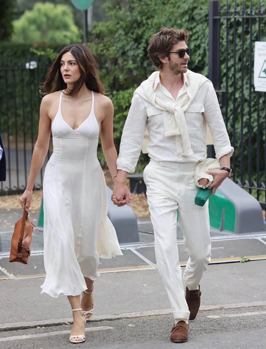 MBarbaroUpdates's tweet image. 📷 | Monica Barbaro and her boyfriend Andrew Garfield attending Wimbledon today! ✨