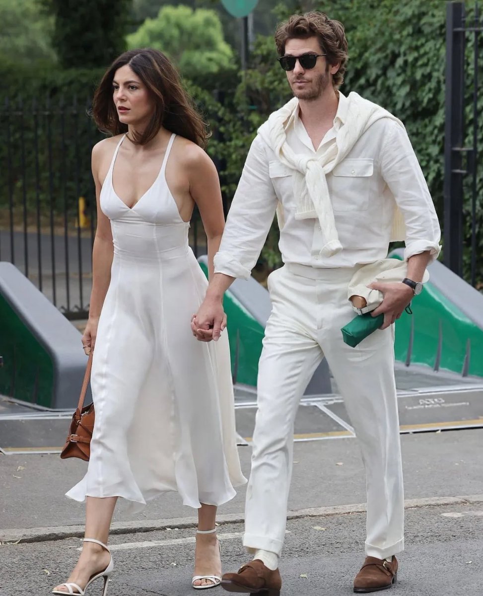 MBarbaroUpdates's tweet image. 📷 | Monica Barbaro and her boyfriend Andrew Garfield attending Wimbledon today! ✨