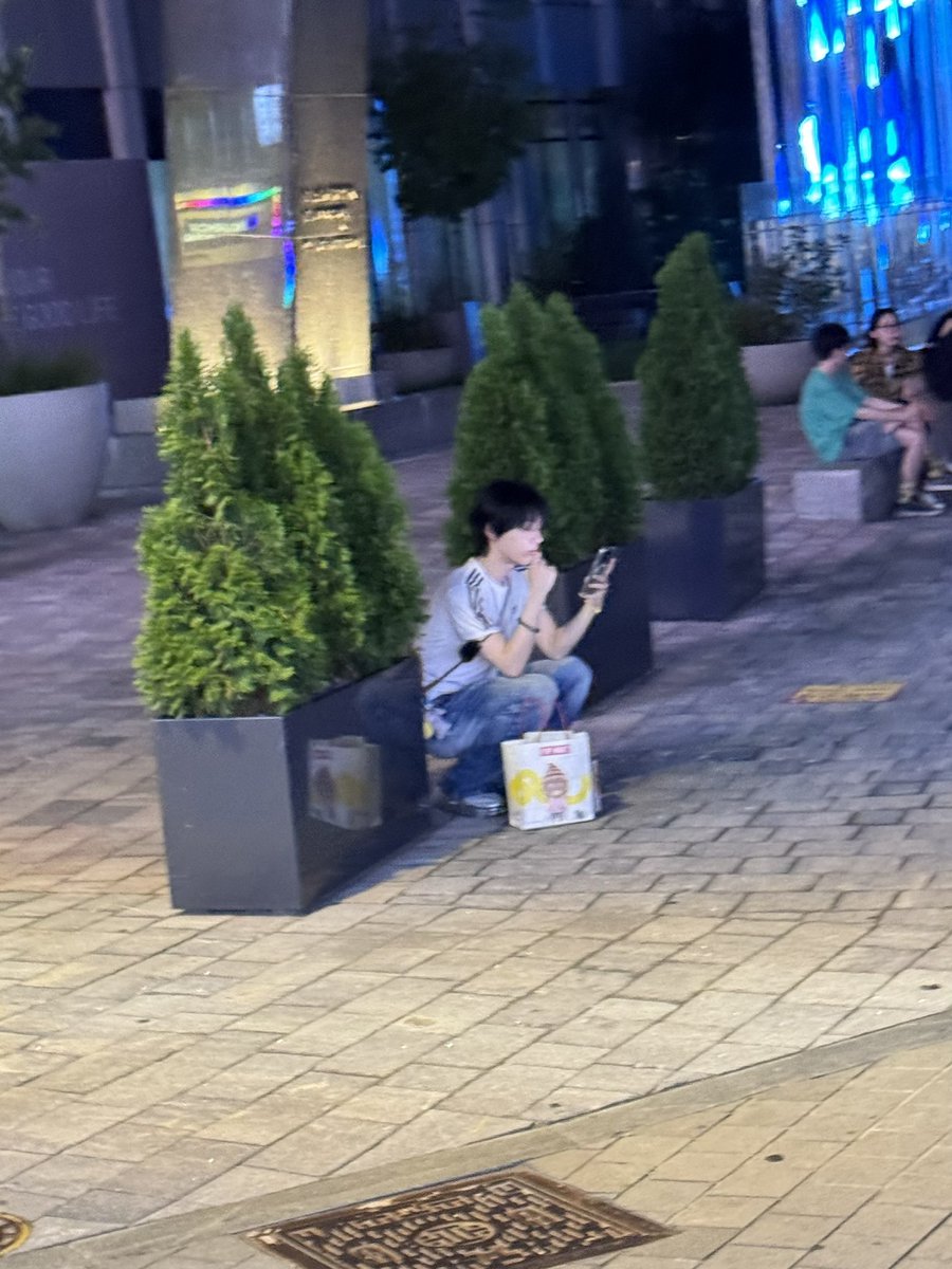 pengjinyu_7S_CN's tweet image. 250706 흑발 펑진위
🎙️ “오늘 명동 가는데 펑진위가 길가에 쪼그리고 앉아서 식빵 먹고 있더라”
너무 귀여워요……🥹
#펑진위 #pengjinyu #BOYS2PLANET #보이즈2플래닛