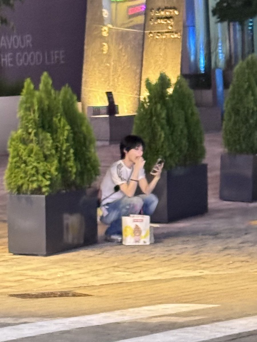 pengjinyu_7S_CN's tweet image. 250706 흑발 펑진위
🎙️ “오늘 명동 가는데 펑진위가 길가에 쪼그리고 앉아서 식빵 먹고 있더라”
너무 귀여워요……🥹
#펑진위 #pengjinyu #BOYS2PLANET #보이즈2플래닛