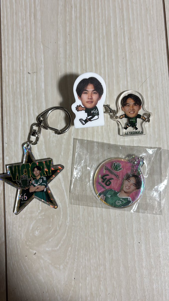 過去のグッズです
まとめて1500円で買取してくださる方探してます
 #山ガチャ  #安永玲央  #松本山雅FC
