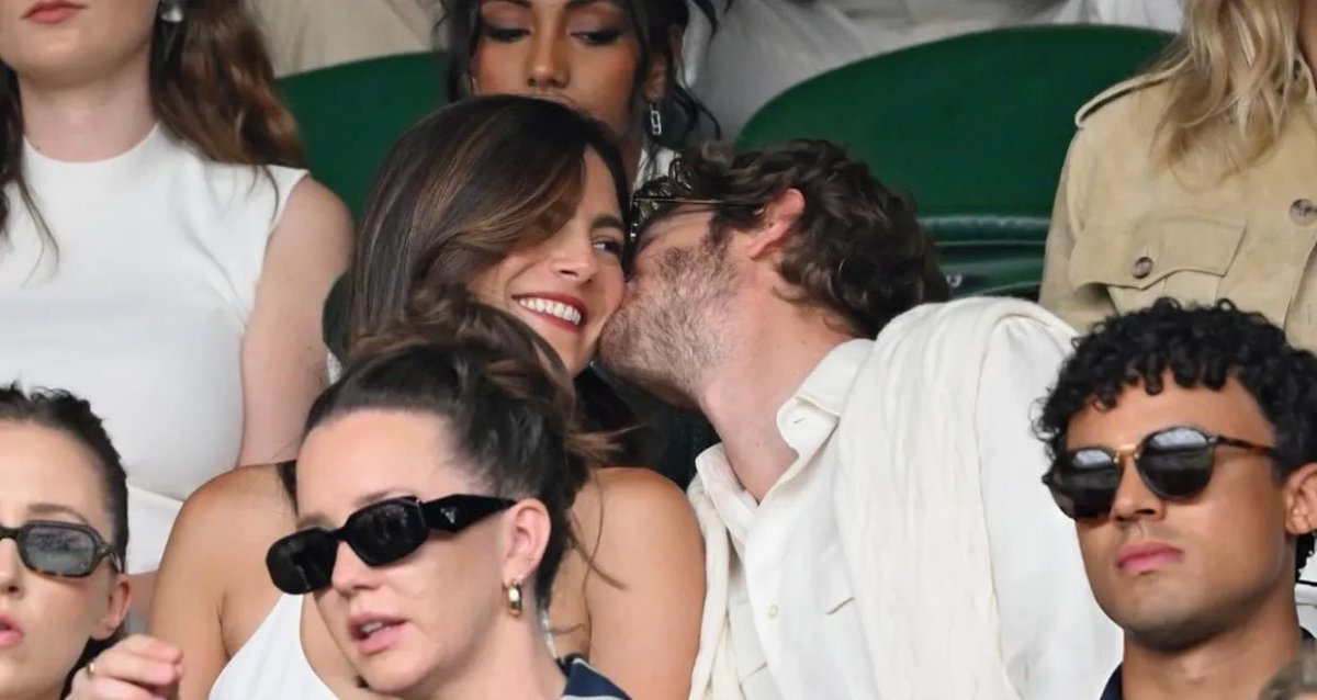 MBarbaroUpdates's tweet image. These two being adorable at Wimbledon today. 🫶🏼