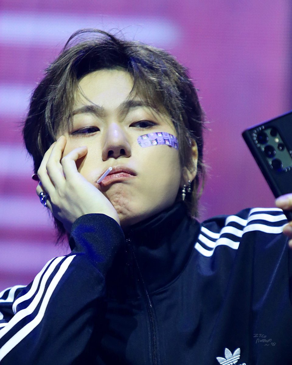 zico_nannom's tweet photo. 셀카찍는 우죠 훔쳐보기!!😝

#지코 #ZICO #COMvenience https://t.co/fyvUj3JO4p