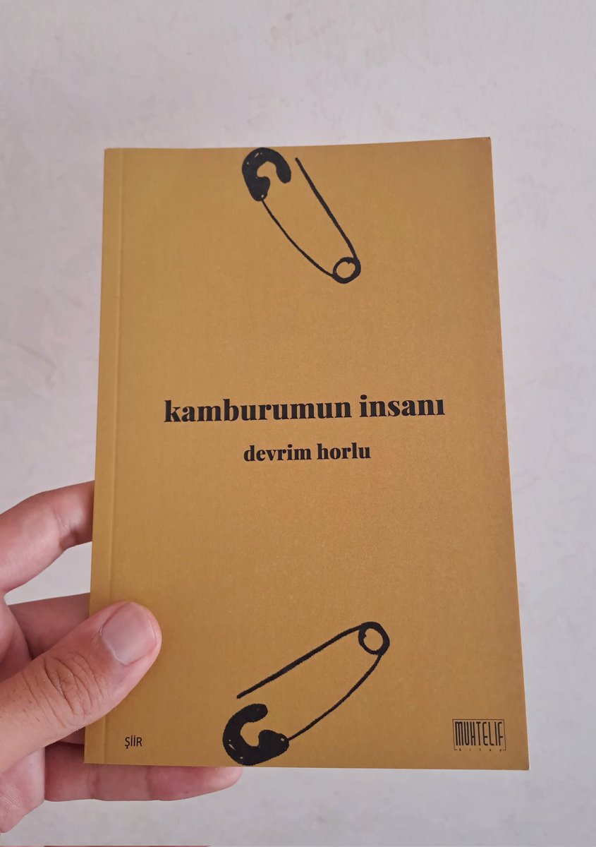 Hakan R. Temiz (@hakanrtemiz) on Twitter photo ...
toprağı incitmişim gibi bakıyor herkes yüzüme
birinin elinde taş, birinin bıçak, diğerinde tuz
şaşkınım çünkü uzun zamandır allahın
kimsenin belasını vermediği günlerden geçiyoruz.
<a href="/DevrimHorlu/">Devrim HORLU</a> ...
toprağı incitmişim gibi bakıyor herkes yüzüme
birinin elinde taş, birinin bıçak, diğerinde tuz
şaşkınım çünkü uzun zamandır allahın
kimsenin belasını vermediği günlerden geçiyoruz.
<a href="/DevrimHorlu/">Devrim HORLU</a>