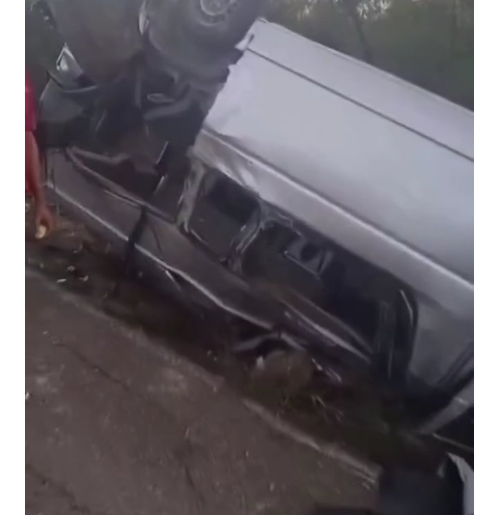 joselamus07's tweet photo. Volcamiento de una vans deja siete lesionados, entre ellos varios sacerdotes en la vía La Chapa, parroquia Guzmán Guillermo, municipio Miranda, estado Falcón. Al parecer el conductor de la unidad, trató de esquivar a una moto y perdió el control del volante. https://t.co/w2PnOGXZZ1