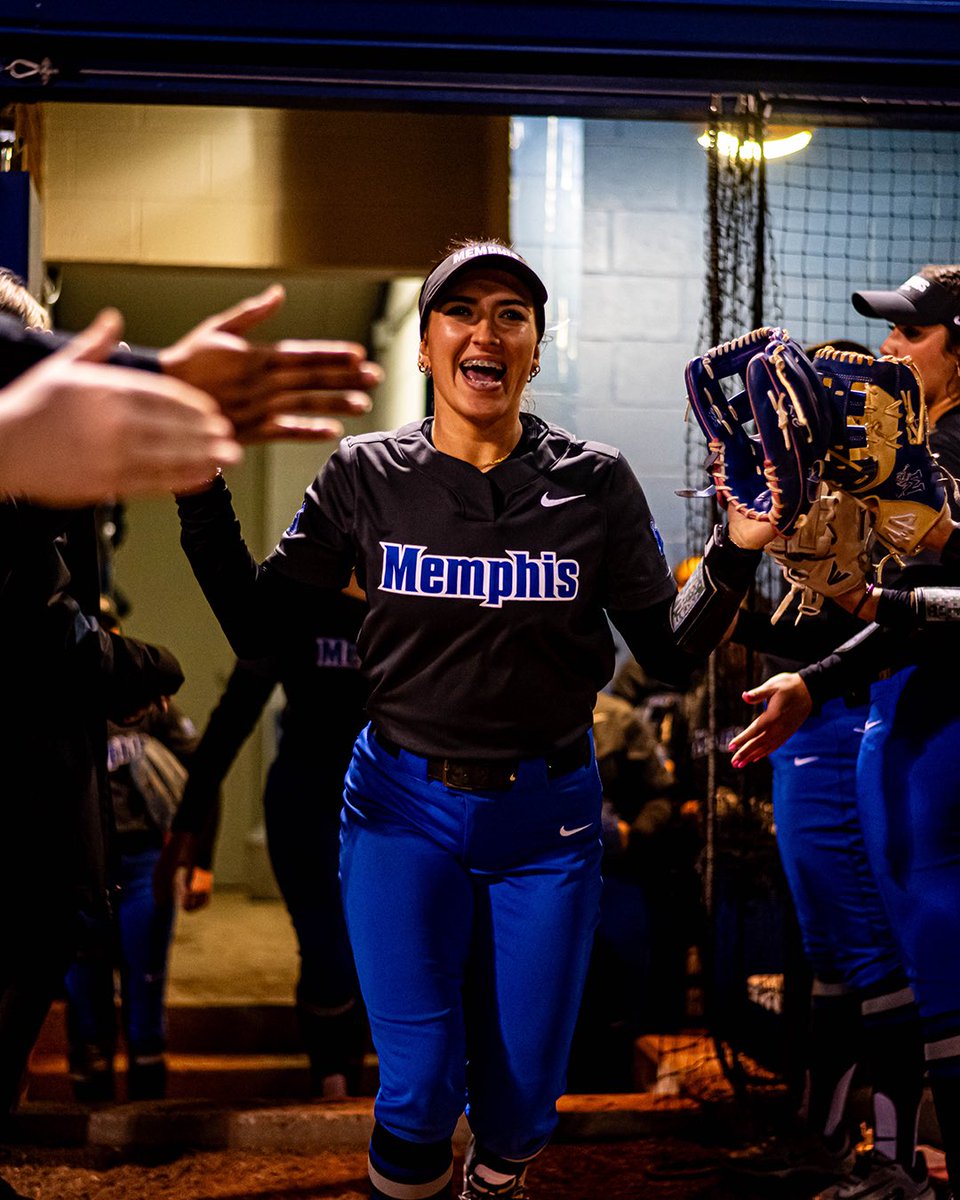 MemphisSoftball's tweet image. 𝘏𝘢𝘱𝘱𝘺 𝘉𝘪𝘳𝘵𝘩𝘥𝘢𝘺 Kayla! 🎉🎂
#GoTigersGo | @Kayla_Clement6