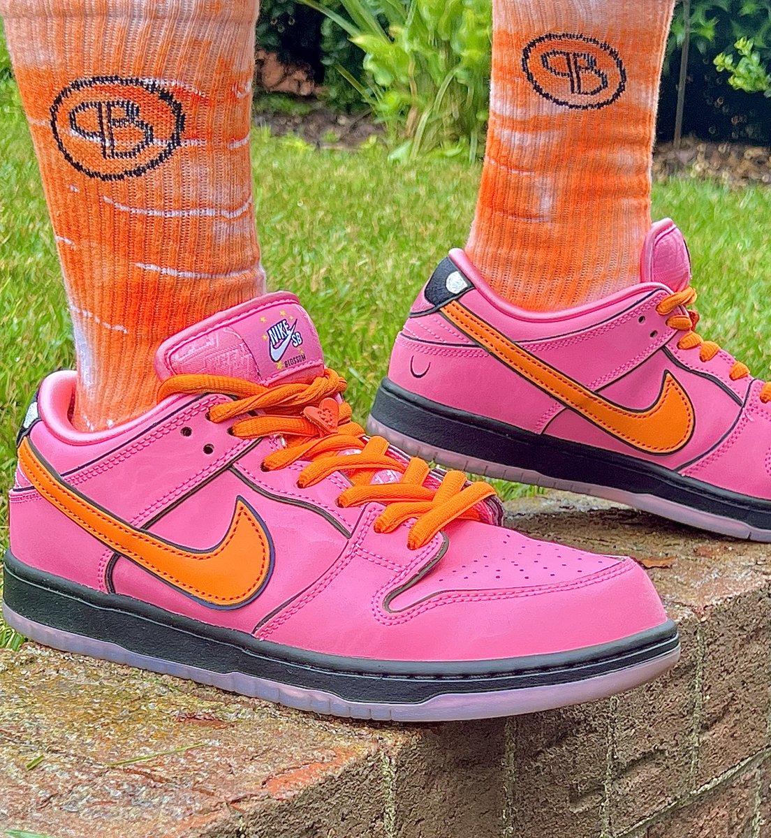 SUNDAY FUNDAY. Nike SB ‘PowerPuff Girls’ Blossom’s on foot today. With a pair from <a href="/BlendsPoetic/">Poetic Blends</a>! 😮‍💨🥵🔥👟<a href="/nikesb/">NIKE SB</a> <a href="/nikestore/">Nike.com</a> #Dunksfordays #yoursneakersaredope #sneakerhead #wearyoursneakers #snkrskickscheck #PhotographyIsArt #SNKRS #KOTD #nikestore #nikesb