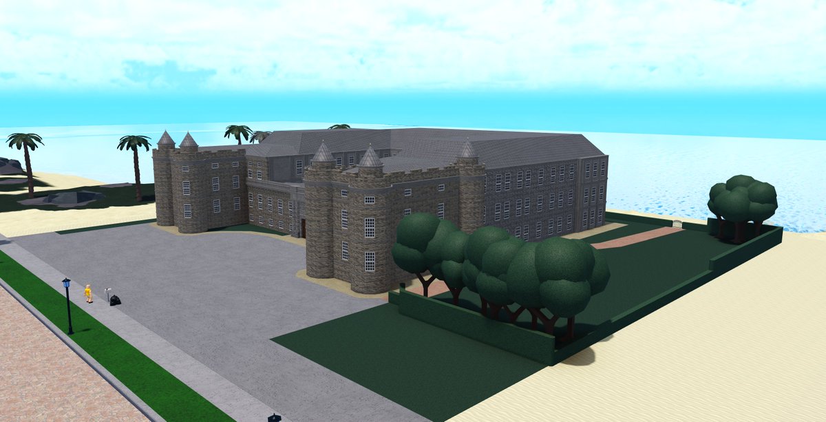 Holyrood Palace, made in a day for an event in a bloxburg server, tbh i don't like it a lot but...  (sorry for the beach plot LOL) #bloxburgbuilds #bloxburg