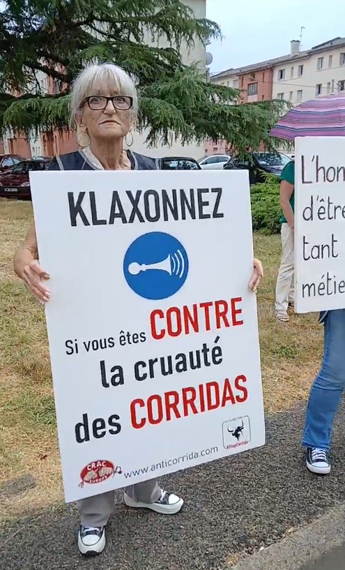 Actuellement à #Eauze manifestation #anticorrida du <a href="/CRAC_Europe/">CRAC Europe</a> 

Notre déléguée du #SudOuest Lisa Lou et notre président Cyril Vaucelle en place pour dénoncer ces barbaries😭

Merci à toutes les personnes mobilisées ce jour !

<a href="/sudouest/">Sud Ouest</a> #StopCorrida #PyrénéesAtlantiques #ouest